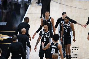 詹姆斯：总决赛两队都有深度和年轻人 这是现在联盟的生存法则