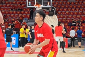 需要外线火力！中国男篮赛前热身 赵继伟三分10中9