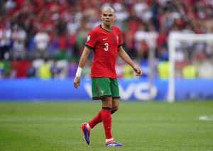 葡媒称佩佩拒绝加入新帅热苏斯教练组，佩佩本人辟谣：假消息